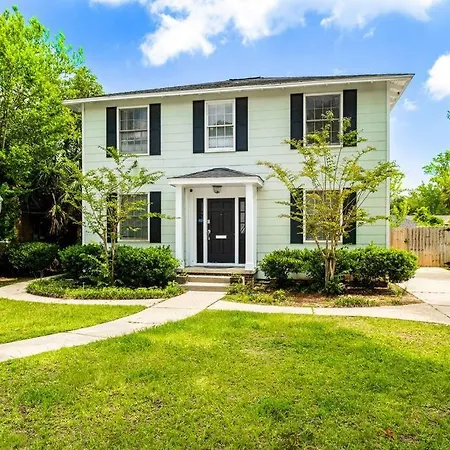 East Hill Manor With 2 Kitchens Near Beach & Downtwn