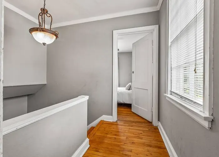 Villa East Hill Manor With 2 Kitchens Near & Downtwn Pensacola