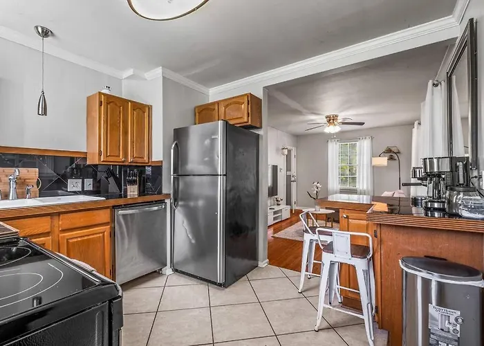 East Hill Manor With 2 Kitchens Near & Downtwn Villa *