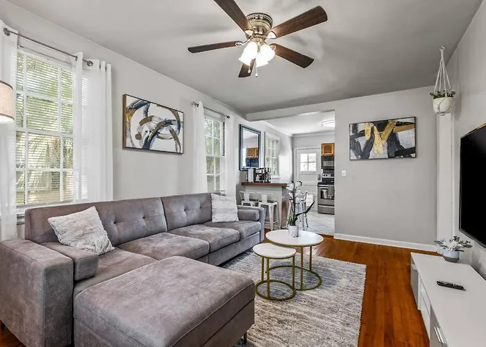 East Hill Manor With 2 Kitchens Near & Downtwn Villa *