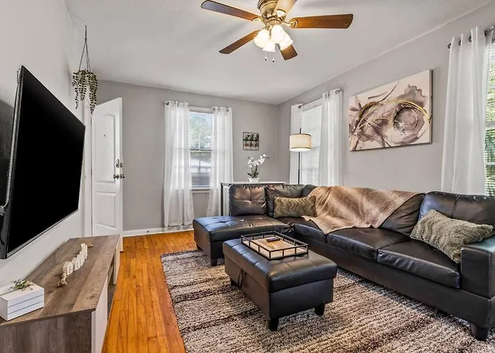 East Hill Manor With 2 Kitchens Near & Downtwn *