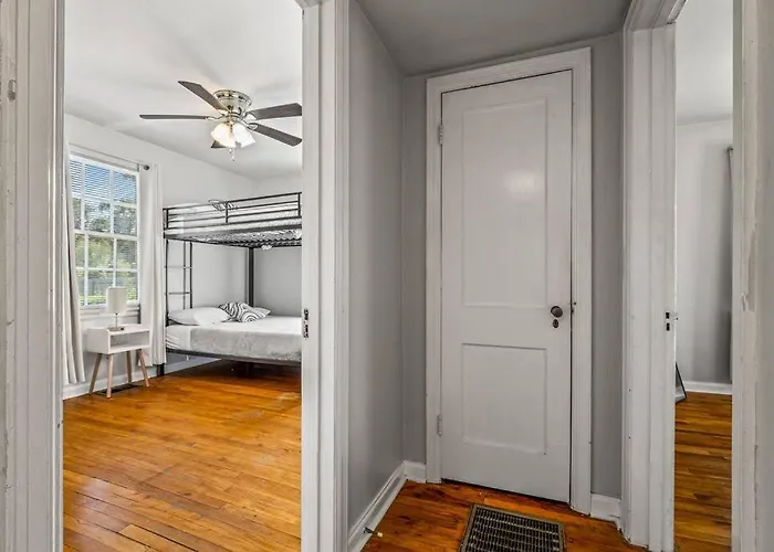 Villa East Hill Manor With 2 Kitchens Near & Downtwn Pensacola