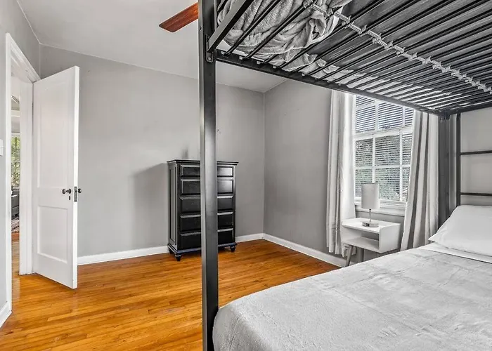 East Hill Manor With 2 Kitchens Near & Downtwn *