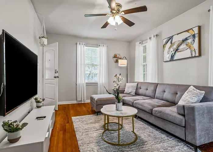 East Hill Manor With 2 Kitchens Near & Downtwn Villa Pensacola