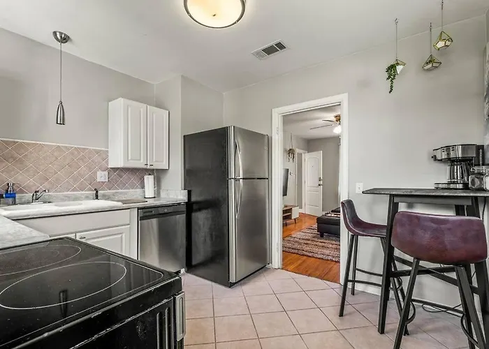East Hill Manor With 2 Kitchens Near & Downtwn Villa Pensacola
