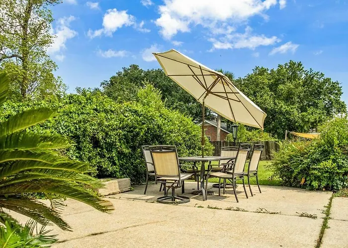 East Hill Manor With 2 Kitchens Near & Downtwn Villa