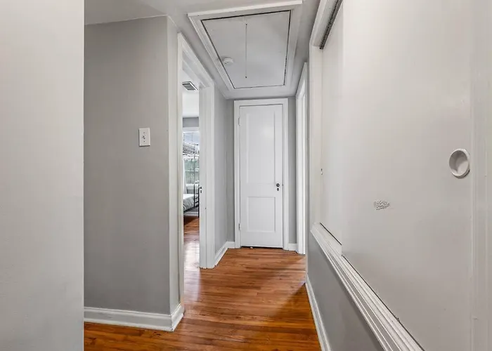 Villa East Hill Manor With 2 Kitchens Near & Downtwn Pensacola