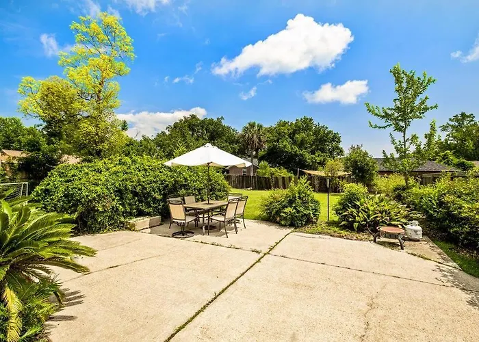 East Hill Manor With 2 Kitchens Near & Downtwn Pensacola