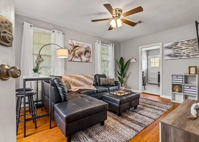 East Hill Manor With 2 Kitchens Near & Downtwn Villa *